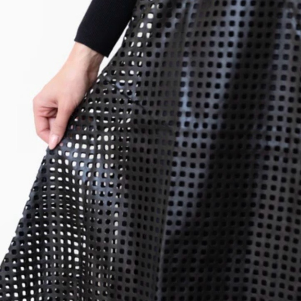 🆕 By Nancy New York Black Faux Leather Perforated Midi Skirt XXL Elastic Waist - Picture 4 of 17